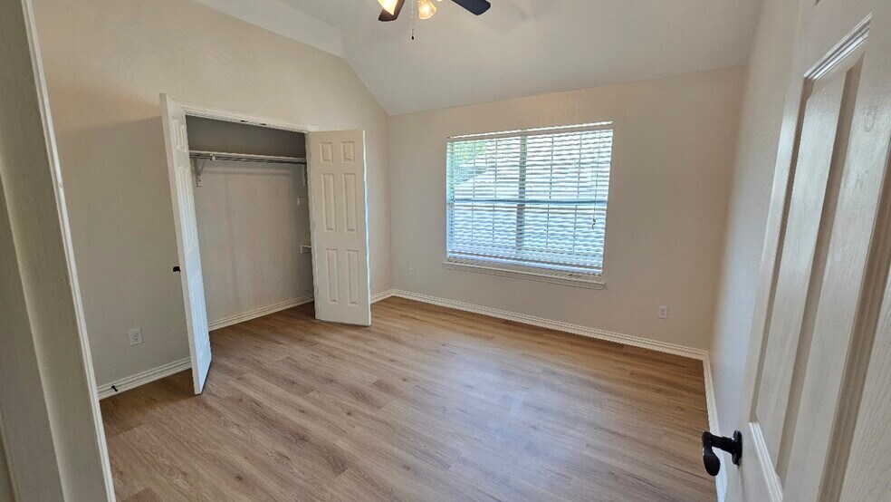 Building Photo - 421 Long Cove Ct