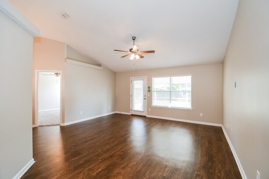 Building Photo - 2056 Eclipse Dr