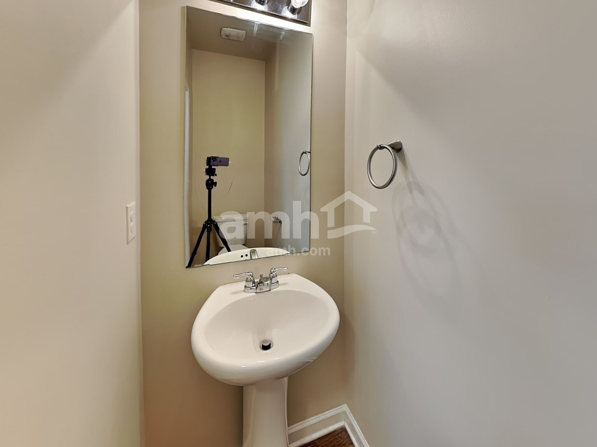 Building Photo - 3525 Mica Cir SE