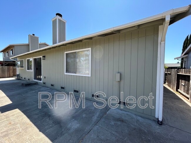 Building Photo - 825 Osprey Way
