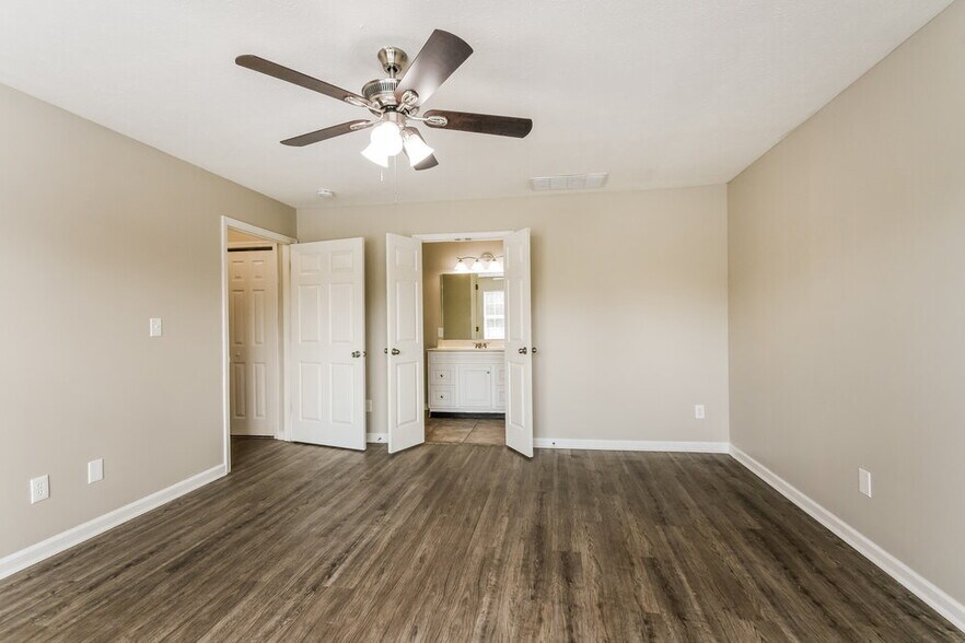 Building Photo - 522 Venus Dr