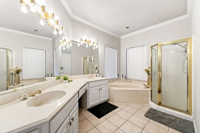 Building Photo - Exceptional Home in Arlington – Great Layout & Prime Location