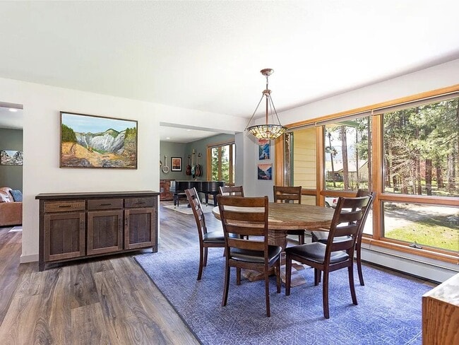 Building Photo - Beautiful spacious 3 bed, 3 bath home situated on 2.53 private acres in Stevensville.