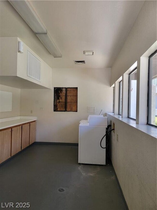 Building Photo - SW 1st FLOOR UNIT IN GATED LAS CASITAS COM...