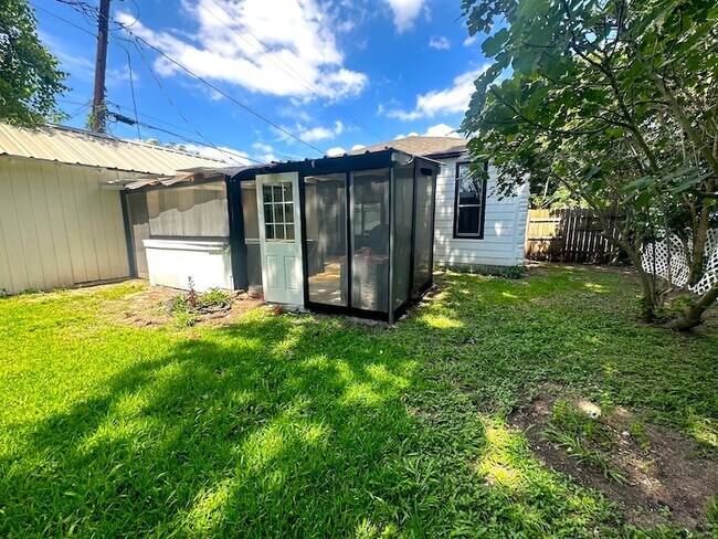 Building Photo - 1405 Westway St
