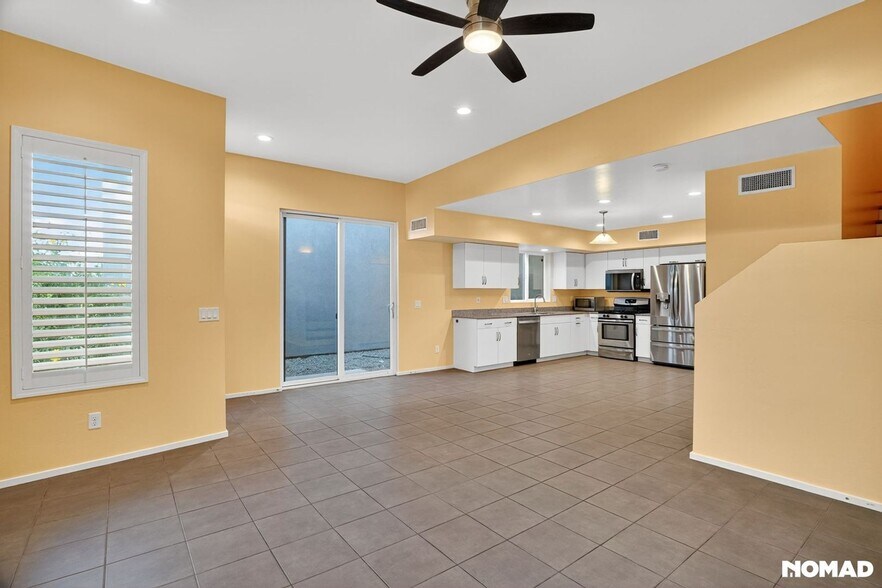 Building Photo - 841 E Park Modern Dr