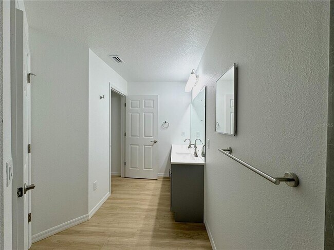 Building Photo - 8808 E Albertson Ct