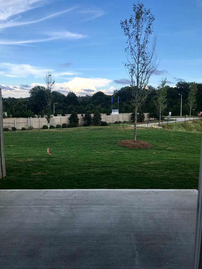 Building Photo - Beautiful 3 Bedroom, 2.5 Bath Townhome! Fr...