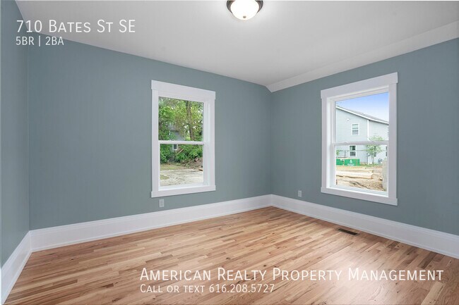 Building Photo - 710 Bates St SE