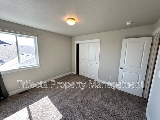 Building Photo - 5403 Vona Dr