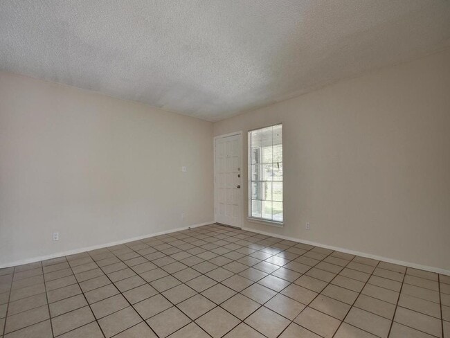 Building Photo - 9003 Little Walnut Pkwy