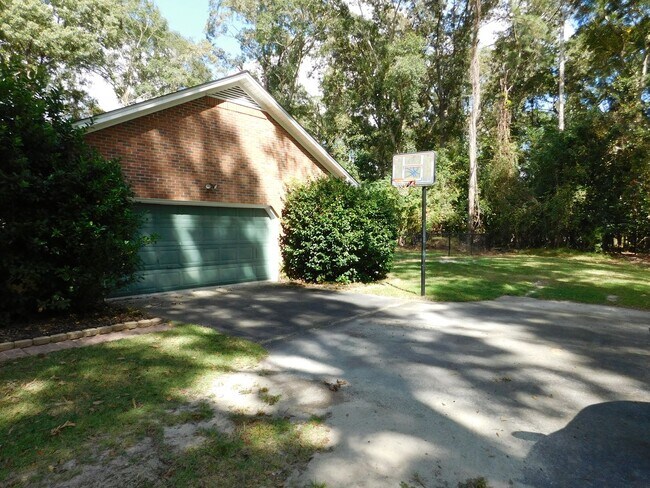 Building Photo - 278 Gatewood Dr