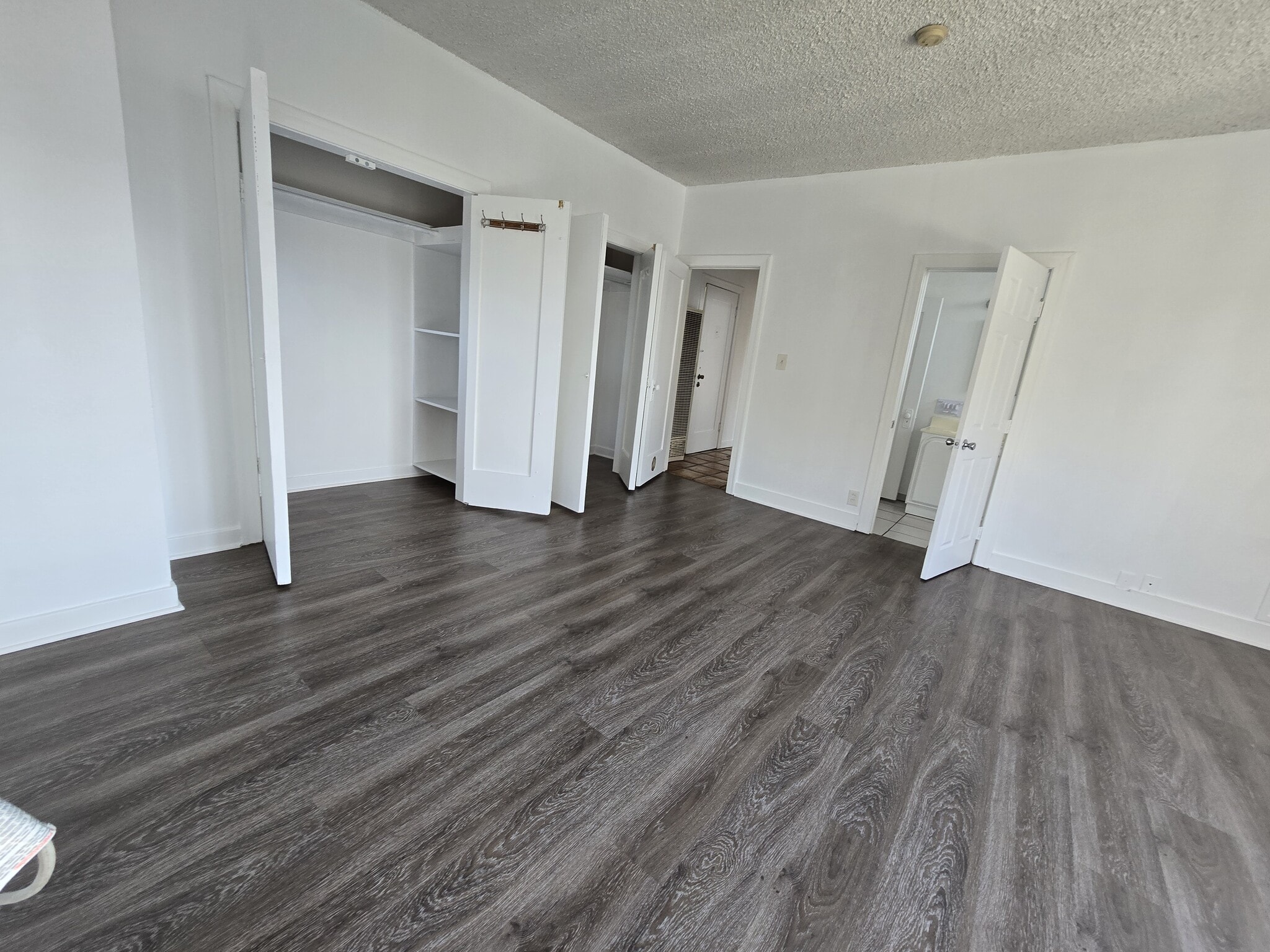 Big closets - 608 N St Andrews Pl