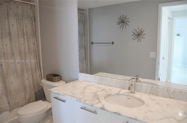 Building Photo - 950 Brickell Bay Dr