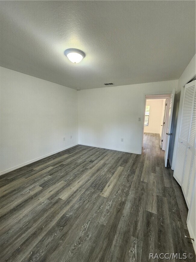 Building Photo - 3444 S Apopka Ave