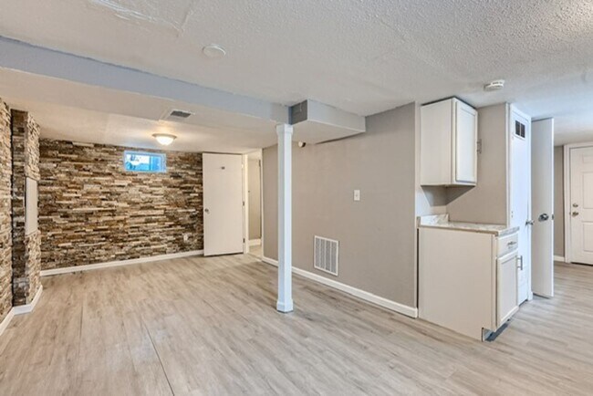 Building Photo - 44 Julian St