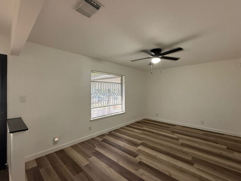 Building Photo - 217 Avenue E