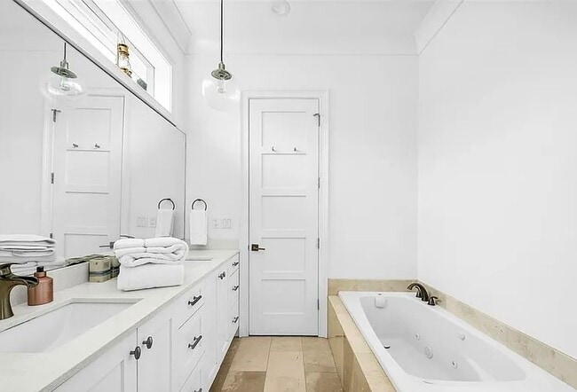 Building Photo - 11091 Bitternut Hickory Ln