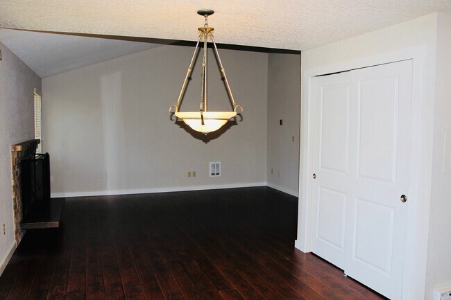 Building Photo - Aliso Apartments