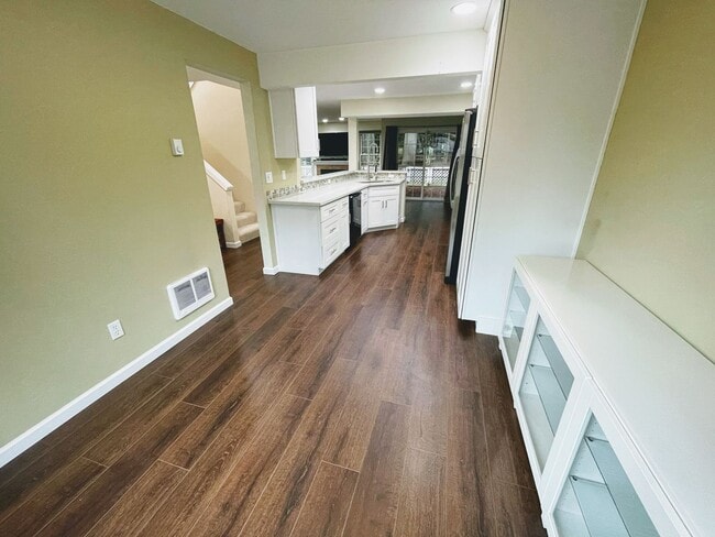 Building Photo - Exquisite Home with 3 Bed and 2.5 Bath in ...