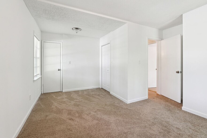 Building Photo - 1421 Iron Gate Blvd