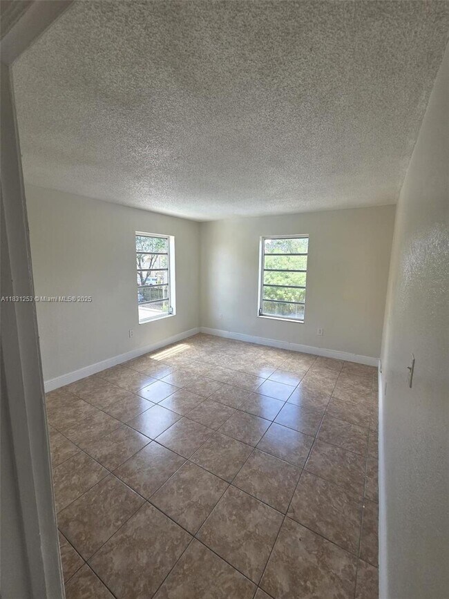 Building Photo - 575 W 69th St