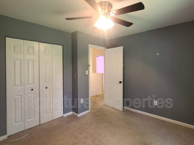 Building Photo - 105 Oakwood Dr