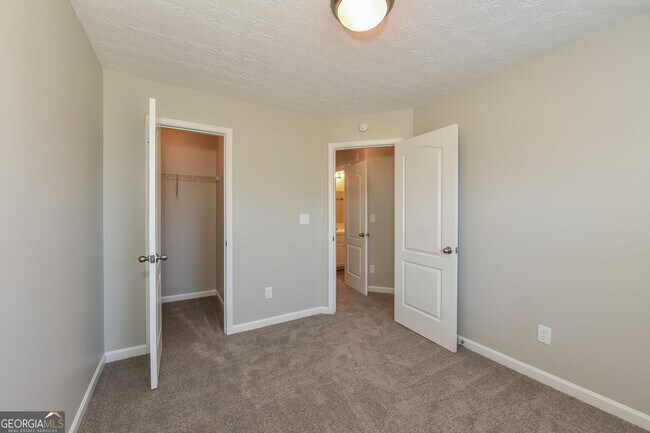 Building Photo - 6332 Ellenwood Dr