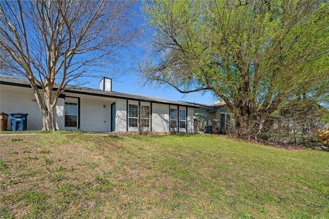 Building Photo - 4900 E Stassney Ln