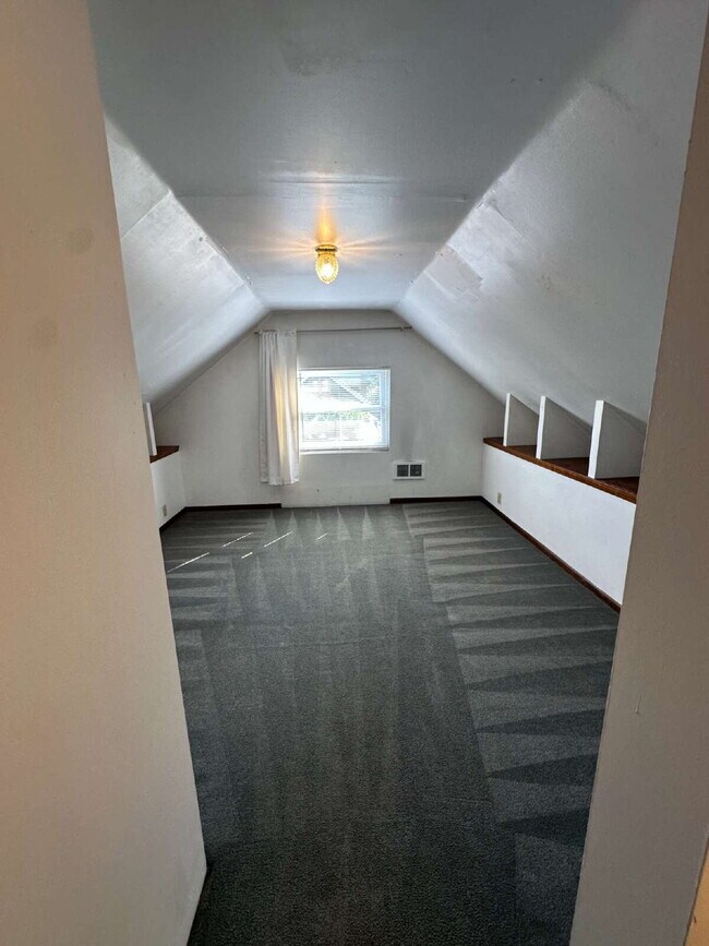 Building Photo - Beautiful PDX Bungalow, Master on Main, Wo...
