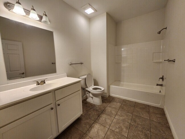 Building Photo - 3/2/2-on a Cul De Sac-Ready for move in