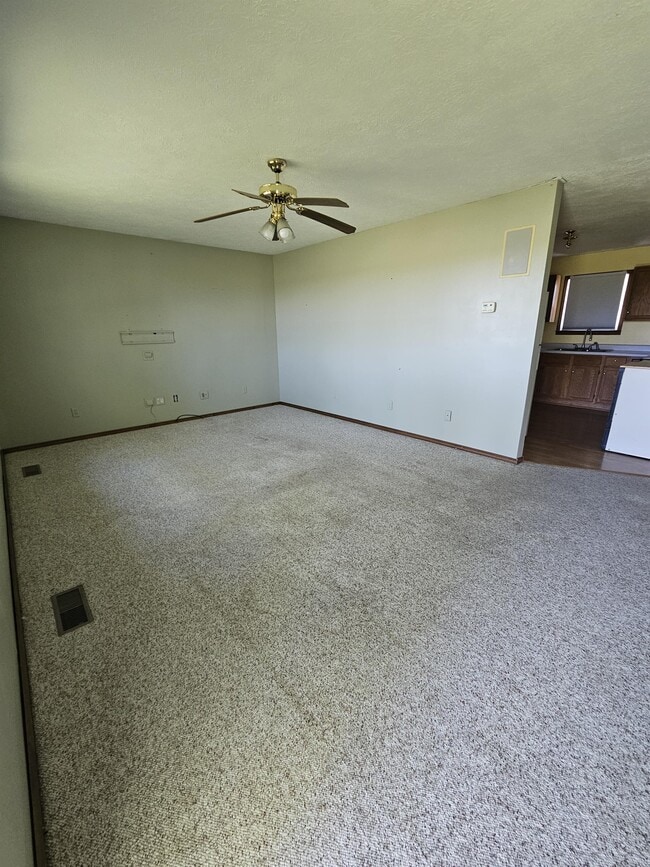Building Photo - 711 N Hemlock St