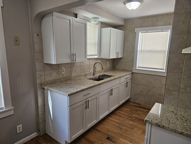 Building Photo - 2609 Avalon Pl