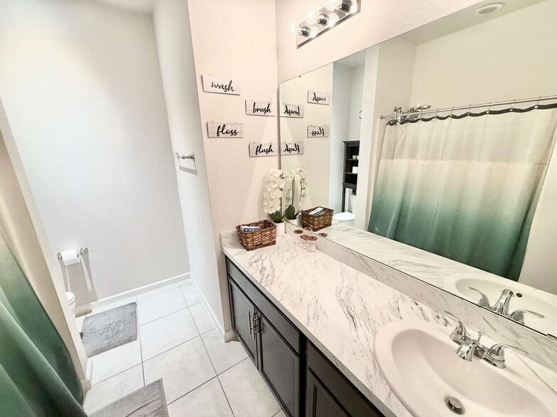 Building Photo - 184 Summershore Dr