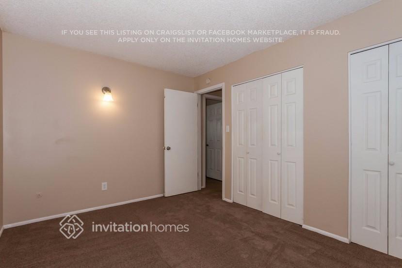 Building Photo - 1405 Explorador Calle