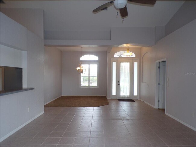 Building Photo - 2732 Royal Palm Dr