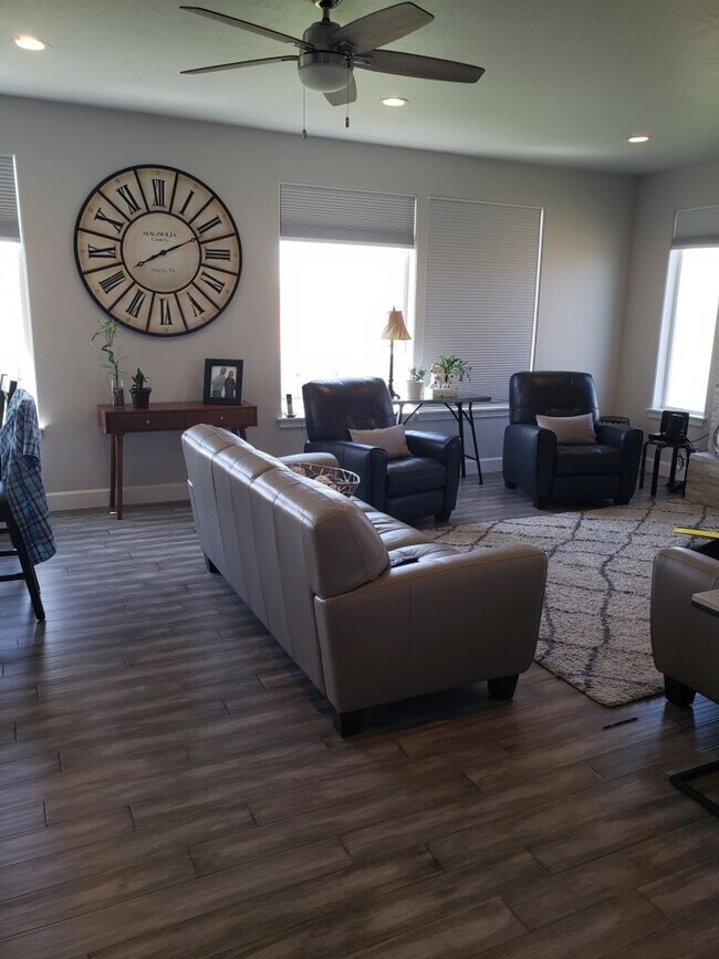 Building Photo - Elegant home in the Heights at Canyon Lakes