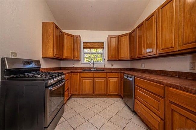 Building Photo - Furnished 3 Bed / 2 Bath Rental Near Lake Texoma – Utilities Included!