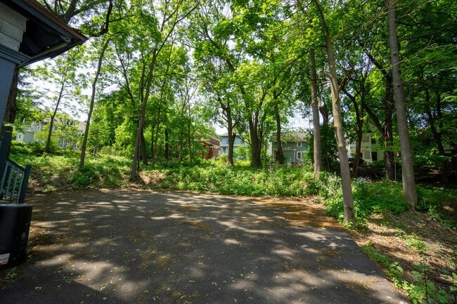 Building Photo - Single Family Home Available 6/1/26