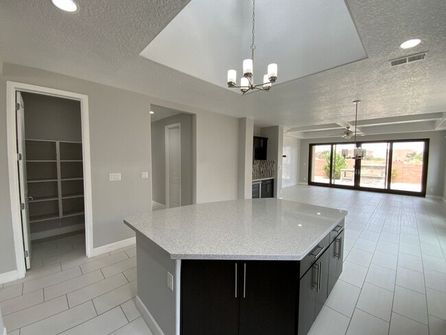Building Photo - 3 Bedroom & An Office Luxury Home Availabl...