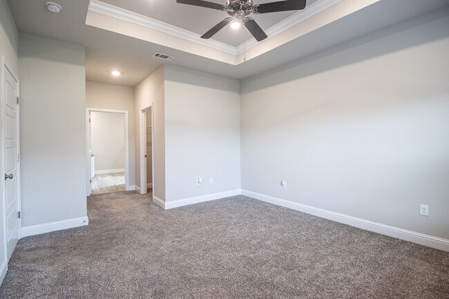 Building Photo - 5468 Overland Dr