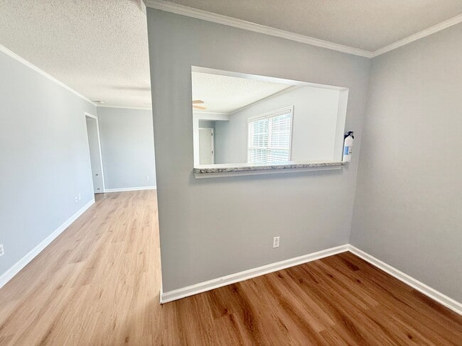 Building Photo - 3 Bed 2 Bath home with pool and lawncare included for $1825!!!