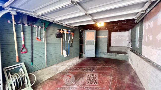 Building Photo - Beautiful 3 bedroom  home with lush backya...