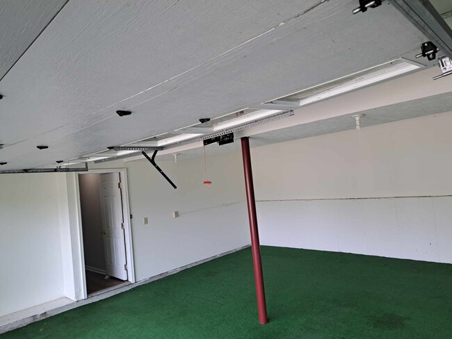 Building Photo - 377 Aaron Dr
