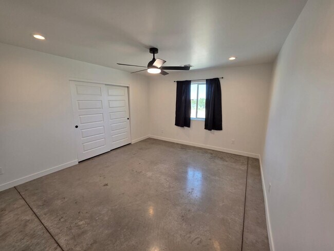 Building Photo - 2061 W Daniel Rd