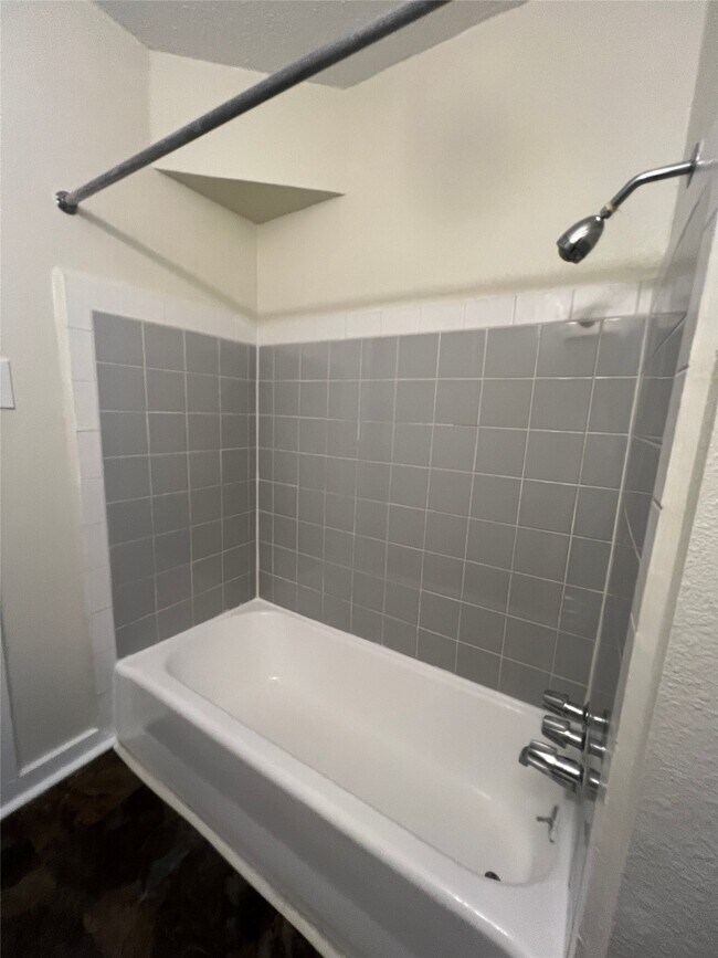 Building Photo - 5415 Scott St