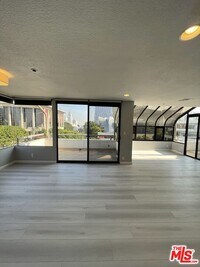 Building Photo - 121 S Hope St