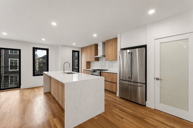 Building Photo - 6 Devine Wy