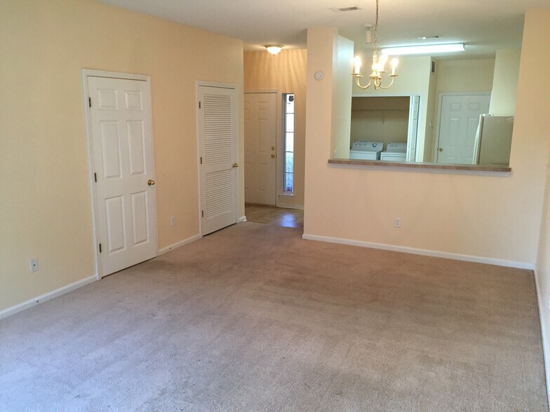 Building Photo - 7759 Playschool Ln