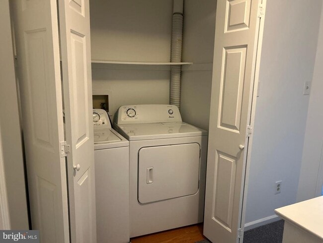 Building Photo - 1307 N Glen Dr